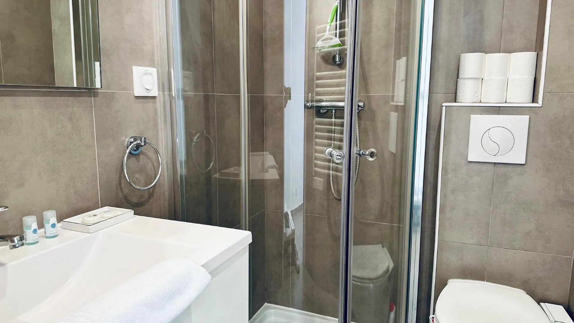 Modern Studio Near The Croisette Cannes France